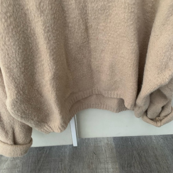 Sincerely Jules Women’s tan cotton sweater - Picture 7 of 7